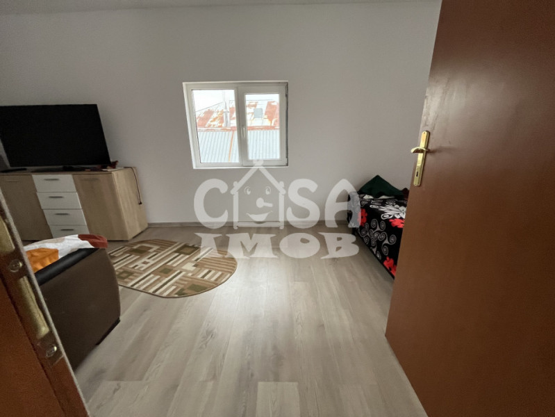 Casă P+1 cu 7 camere, zonă retrasă, în Poroinica 