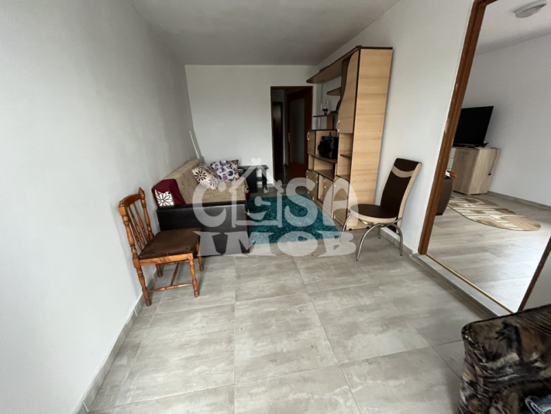 Casă P+1 cu 7 camere, zonă retrasă, în Poroinica 