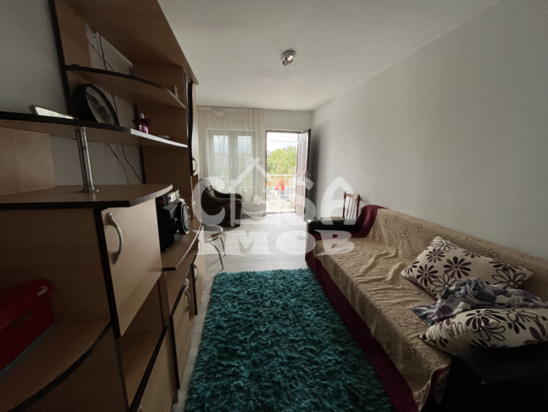 Casă P+1 cu 7 camere, zonă retrasă, în Poroinica 