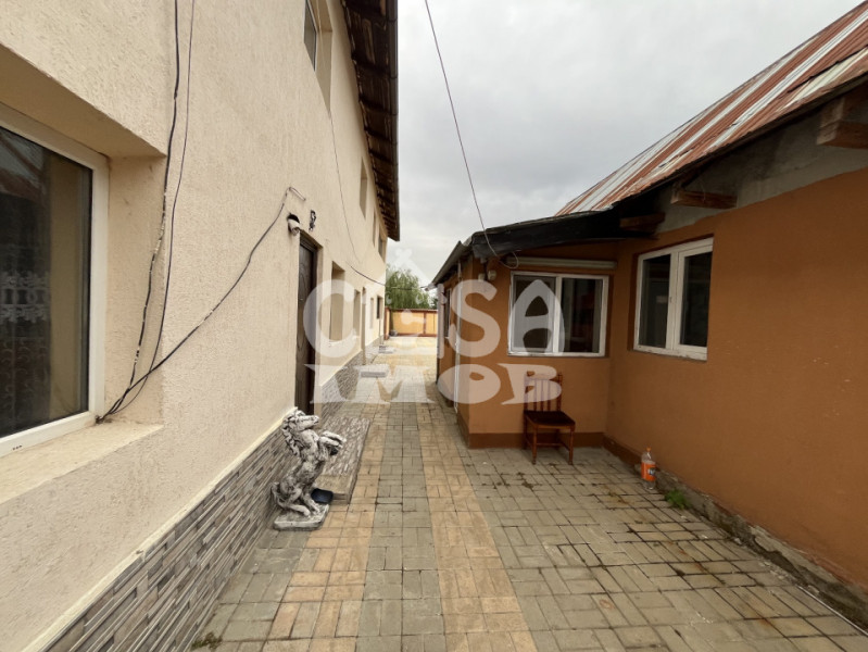 Casă P+1 cu 7 camere, zonă retrasă, în Poroinica 