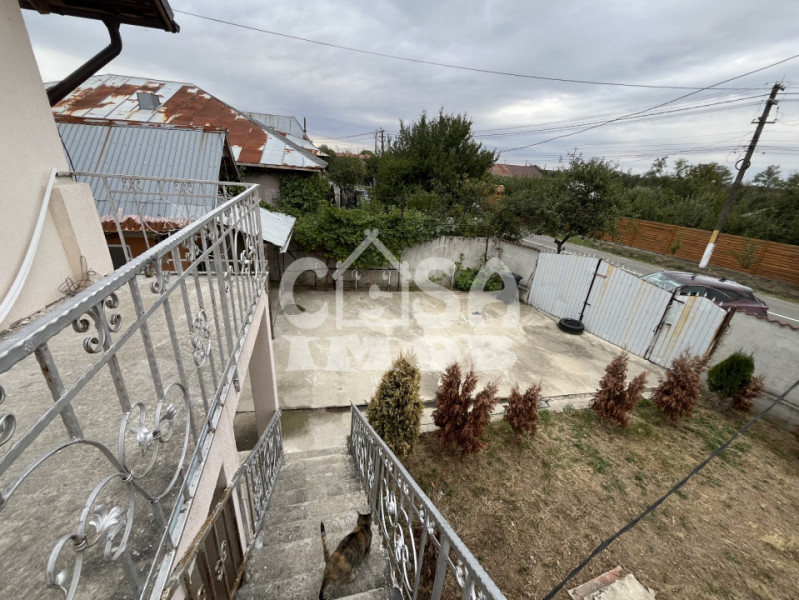 Casă P+1 cu 7 camere, zonă retrasă, în Poroinica 