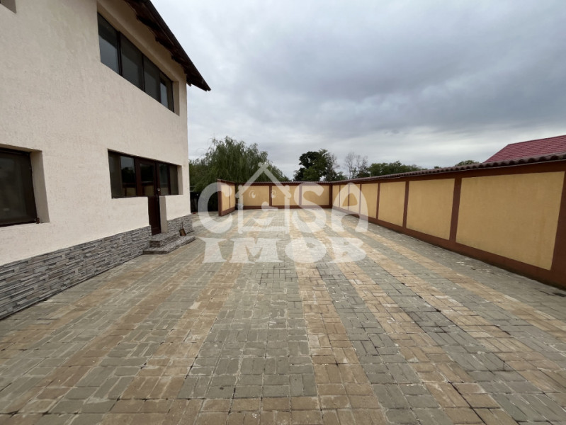 Casă P+1 cu 7 camere, zonă retrasă, în Poroinica 