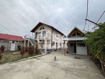 Casă P+1 cu 7 camere, zonă retrasă, în Poroinica 