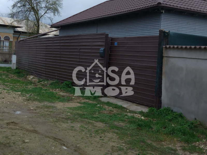 Casa pe parter 80 mp+terasa si teren 860 mp/schimb cu apartament, in Cuparu