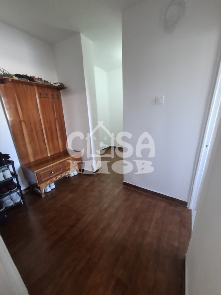 Închiriere apartament 3 camere, decomandat, central