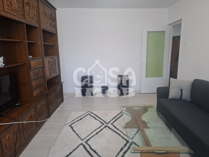 Închiriere apartament 3 camere, decomandat, central