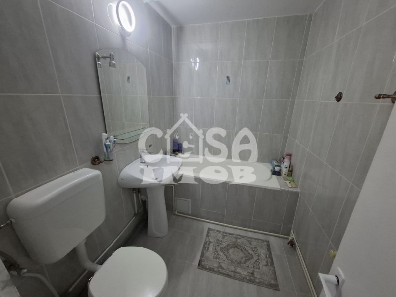 Închiriere apartament 3 camere, decomandat, central