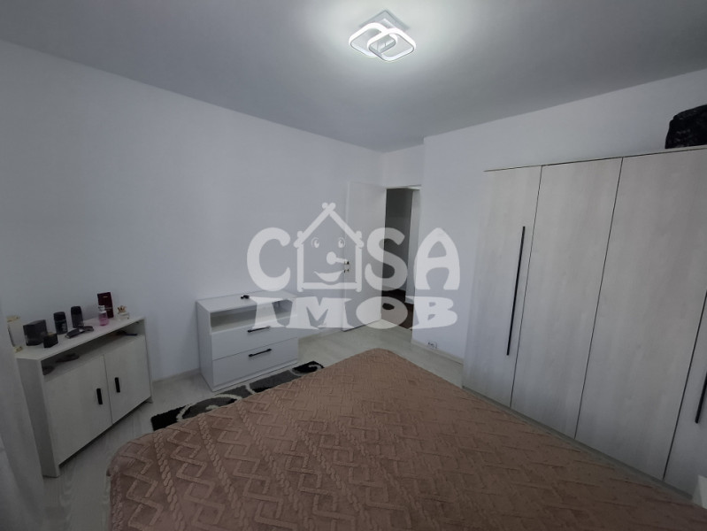 Închiriere apartament 3 camere, decomandat, central