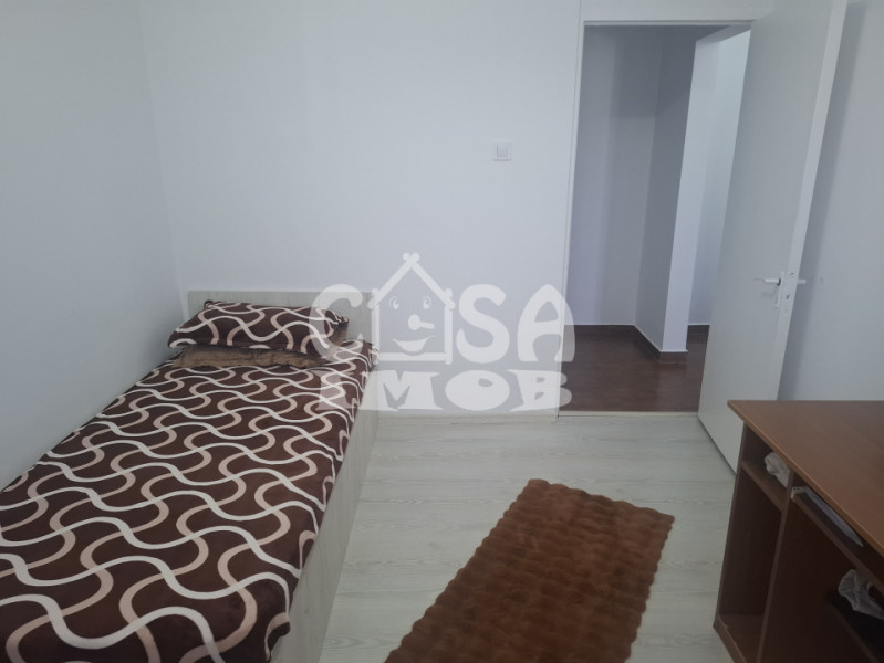 Închiriere apartament 3 camere, decomandat, central