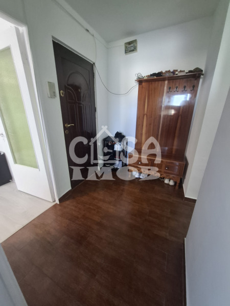 Închiriere apartament 3 camere, decomandat, central