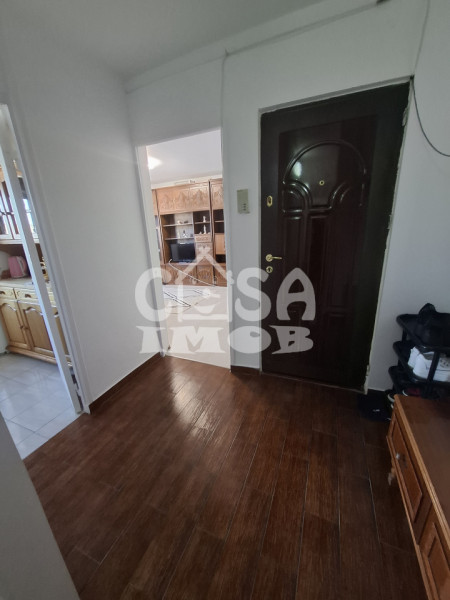 Închiriere apartament 3 camere, decomandat, central