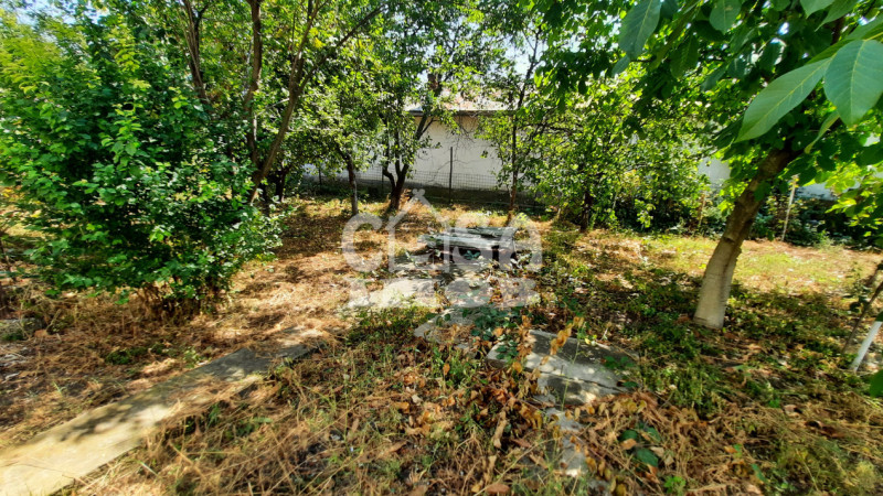  Vânzare casă și teren 1.845 mp în oraș RĂCARI, jud.Dâmbovița