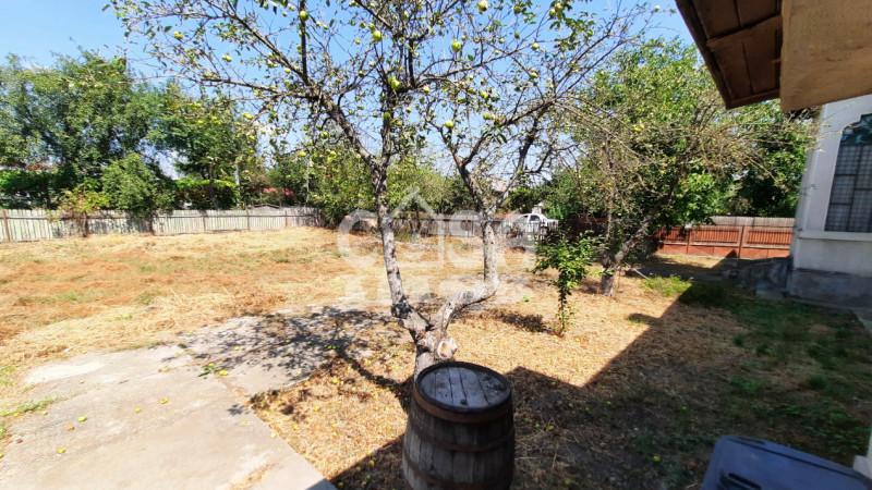  Vânzare casă și teren 1.845 mp în oraș RĂCARI, jud.Dâmbovița