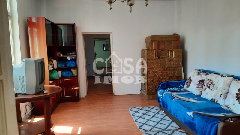  Vânzare casă și teren 1.845 mp în oraș RĂCARI, jud.Dâmbovița