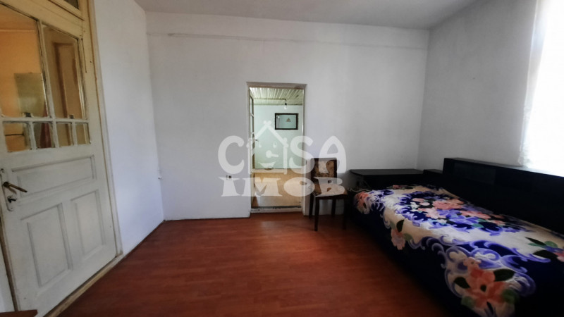  Vânzare casă și teren 1.845 mp în oraș RĂCARI, jud.Dâmbovița