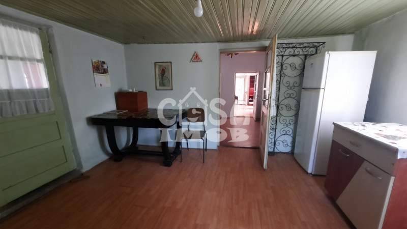  Vânzare casă și teren 1.845 mp în oraș RĂCARI, jud.Dâmbovița