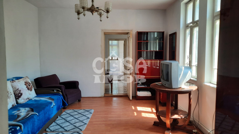  Vânzare casă și teren 1.845 mp în oraș RĂCARI, jud.Dâmbovița