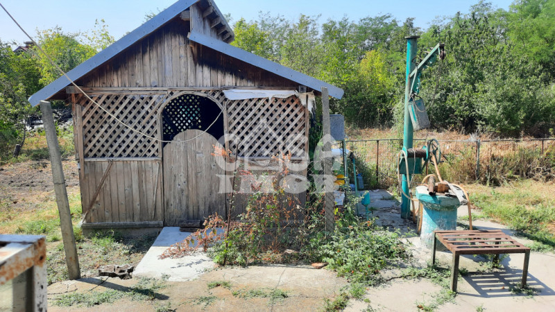  Vânzare casă și teren 1.845 mp în oraș RĂCARI, jud.Dâmbovița