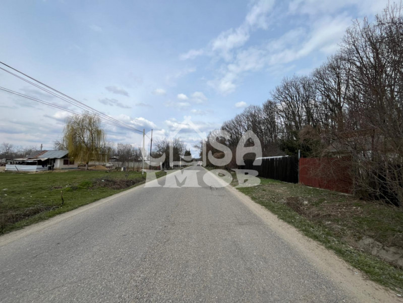 Teren intravilan 1404 mp deschidere 28 ml langa padure in Matasaru