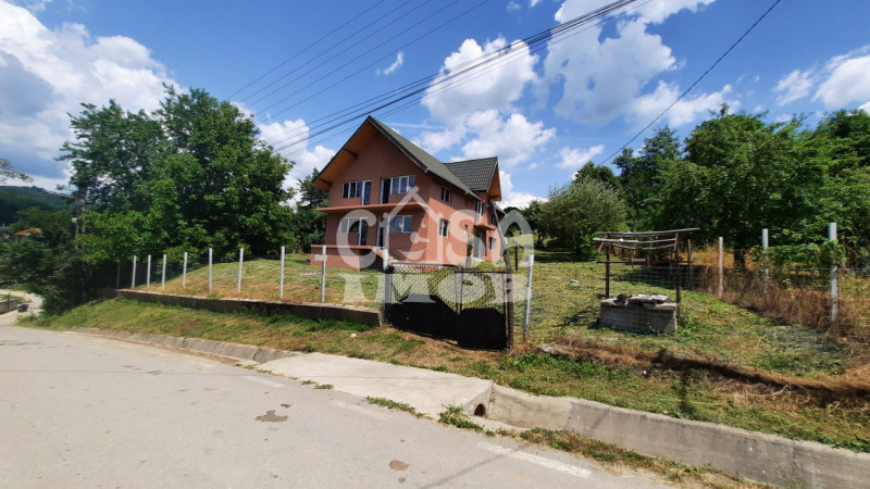 Vânzare casă în Gemenea-Brătulești, jud. Dâmbovița (zonă viticolă)