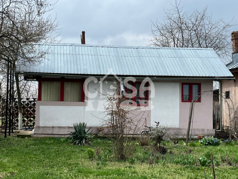 Casuta din lemn de weekend sau casă de vacanță cu teren si livada