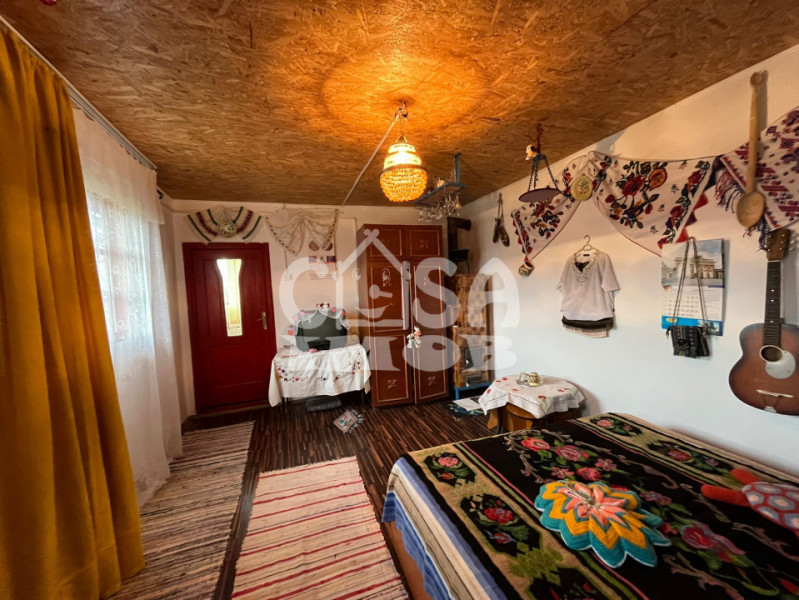 Casuta din lemn de weekend sau casă de vacanță cu teren si livada