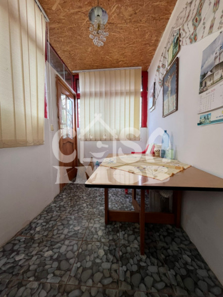 Casuta din lemn de weekend sau casă de vacanță cu teren si livada