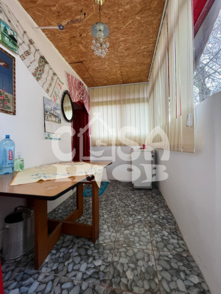 Casuta din lemn de weekend sau casă de vacanță cu teren si livada