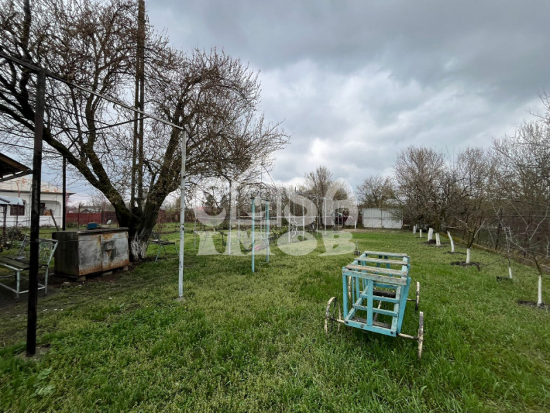 Casuta din lemn de weekend sau casă de vacanță cu teren si livada