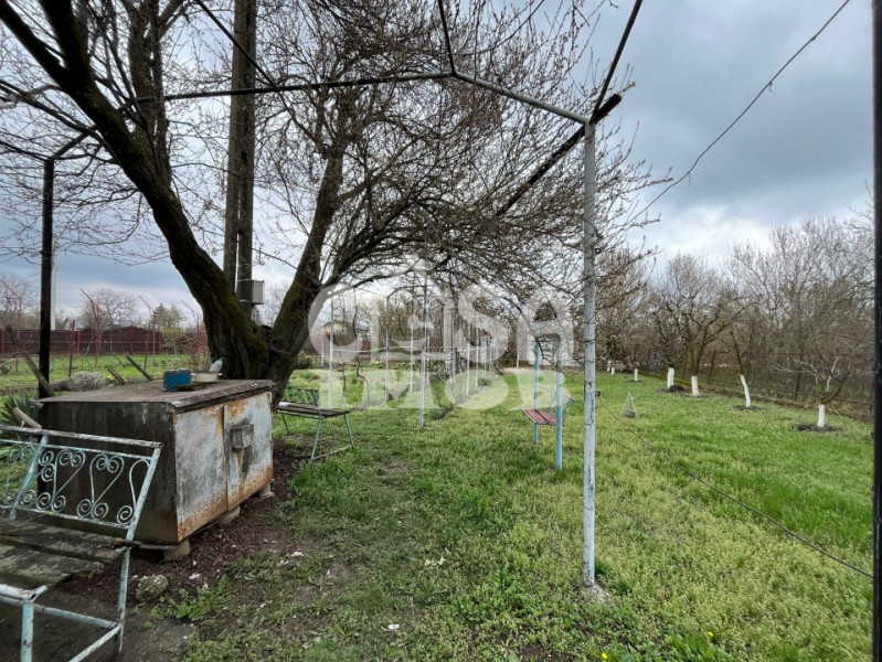 Casuta din lemn de weekend sau casă de vacanță cu teren si livada