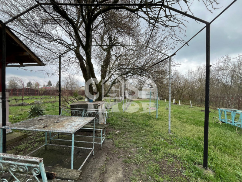 Casuta din lemn de weekend sau casă de vacanță cu teren si livada