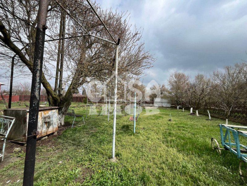 Casuta din lemn de weekend sau casă de vacanță cu teren si livada