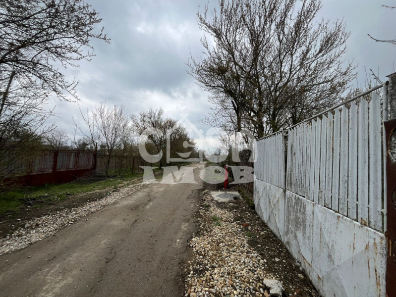 Casuta din lemn de weekend sau casă de vacanță cu teren si livada