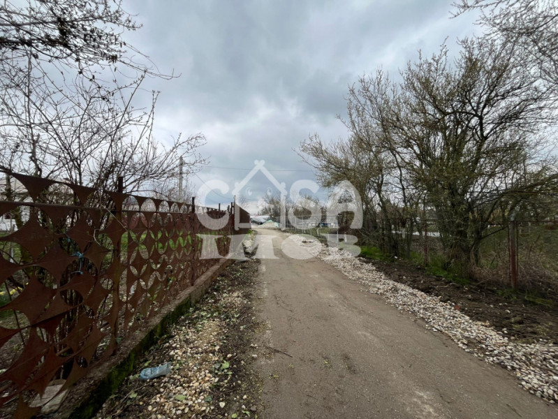 Casuta din lemn de weekend sau casă de vacanță cu teren si livada