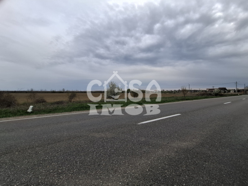 OPORTUNITATE DE INVESTIȚIE - Teren intravilan în Săcueni la șosea, D = 300 metri