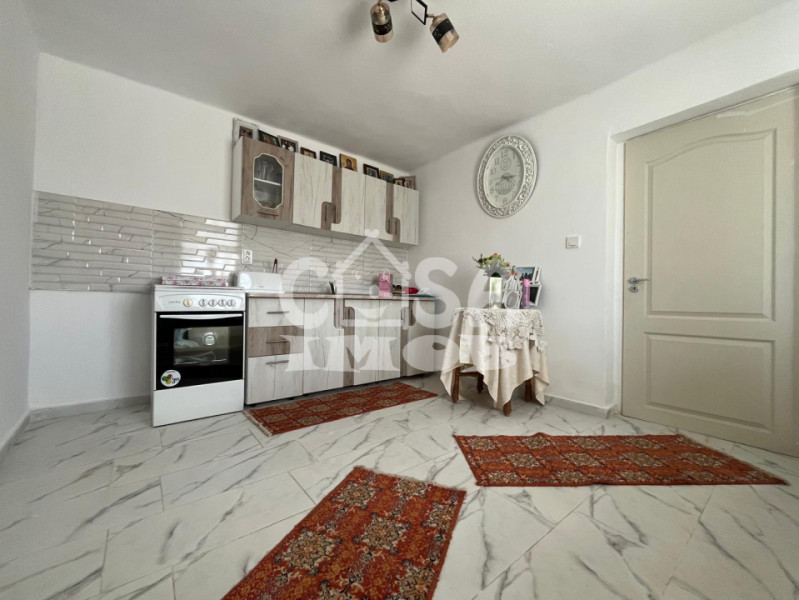 Casa parter + anexa renovata cu teren la strada