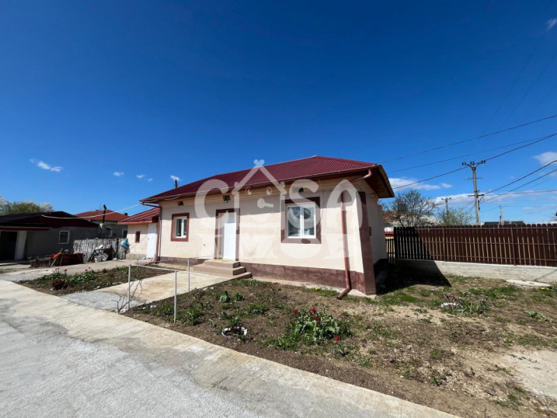 Casa parter + anexa renovata cu teren la strada