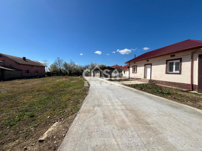 Vânzare căsuță cochetă în sat Broșteni, cu acces spre Autostrada A1
