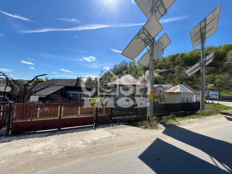 Vanzare 3 corpuri de casă pe același teren - locuinta multifamiliala