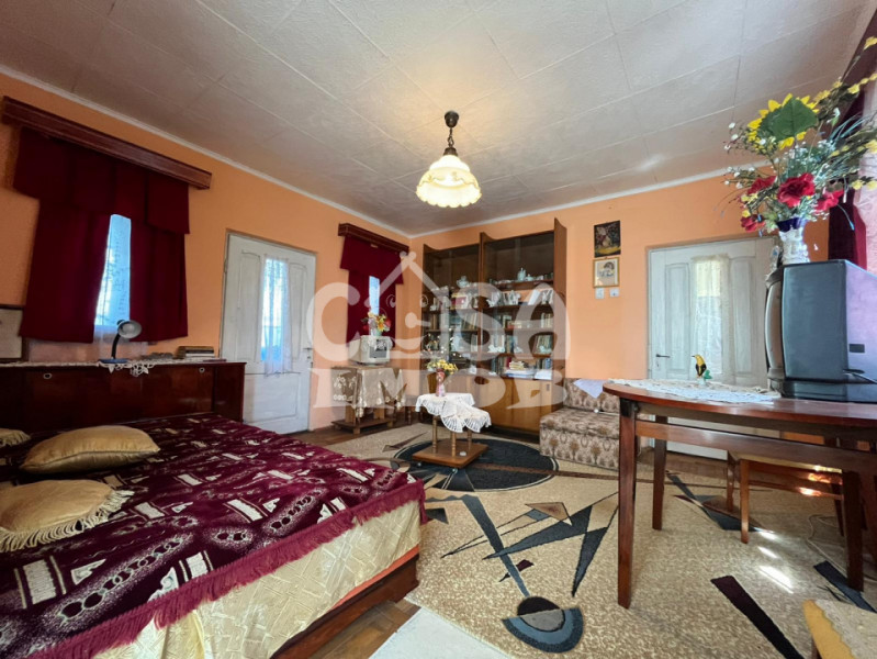 Vanzare 3 corpuri de casă pe același teren - locuinta multifamiliala