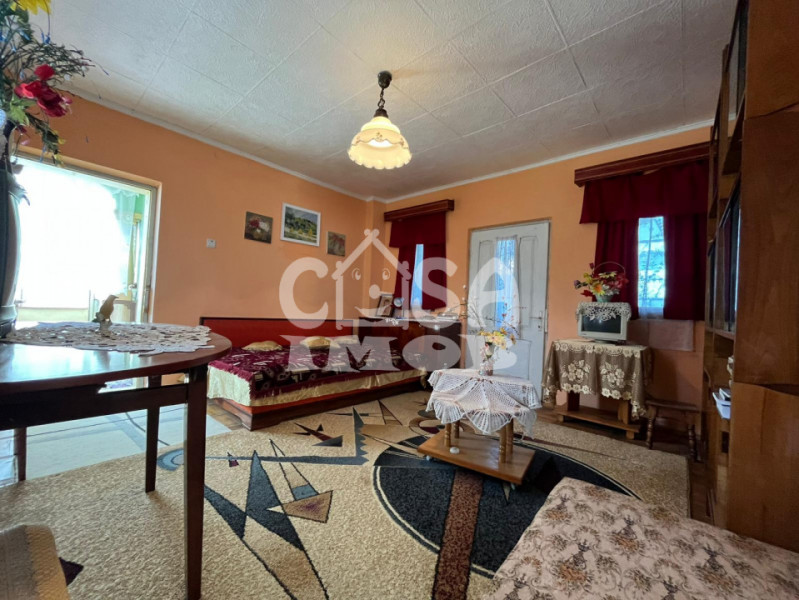 Vanzare 3 corpuri de casă pe același teren - locuinta multifamiliala