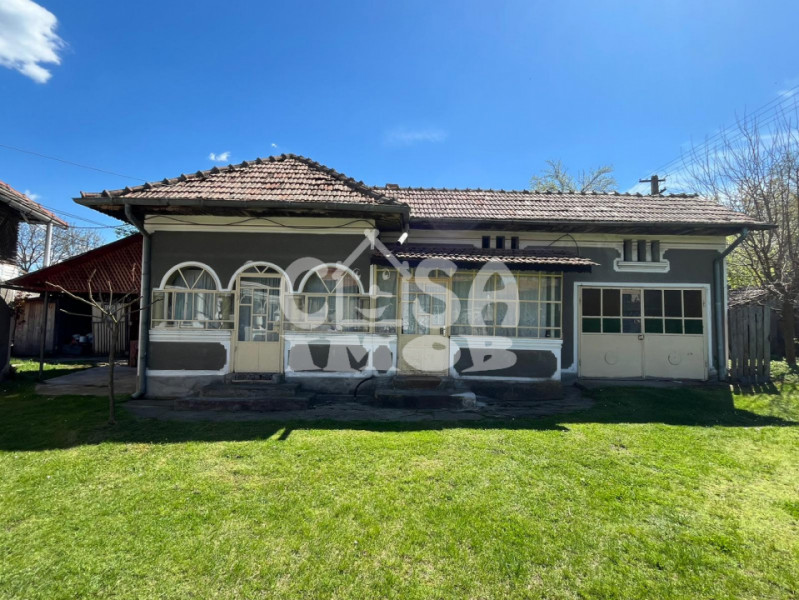 Vanzare 3 corpuri de casă pe același teren - locuinta multifamiliala