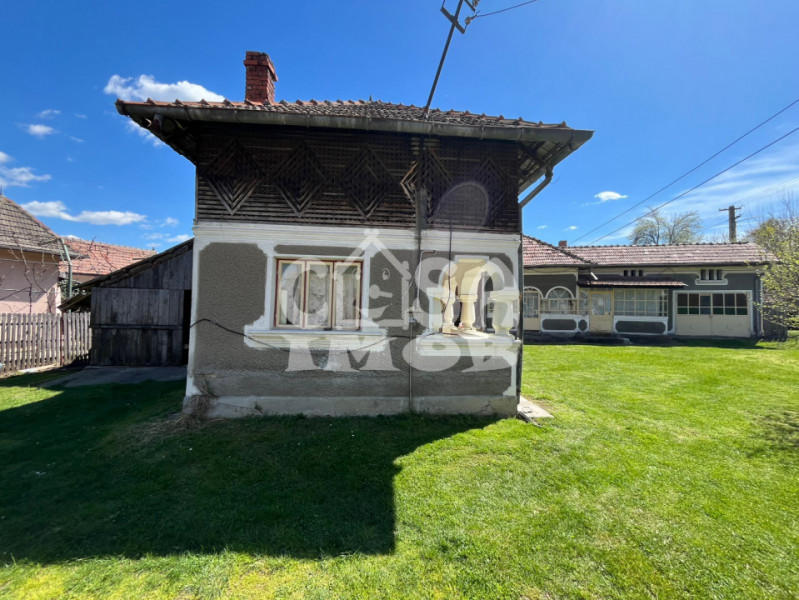 Vanzare 3 corpuri de casă pe același teren - locuinta multifamiliala