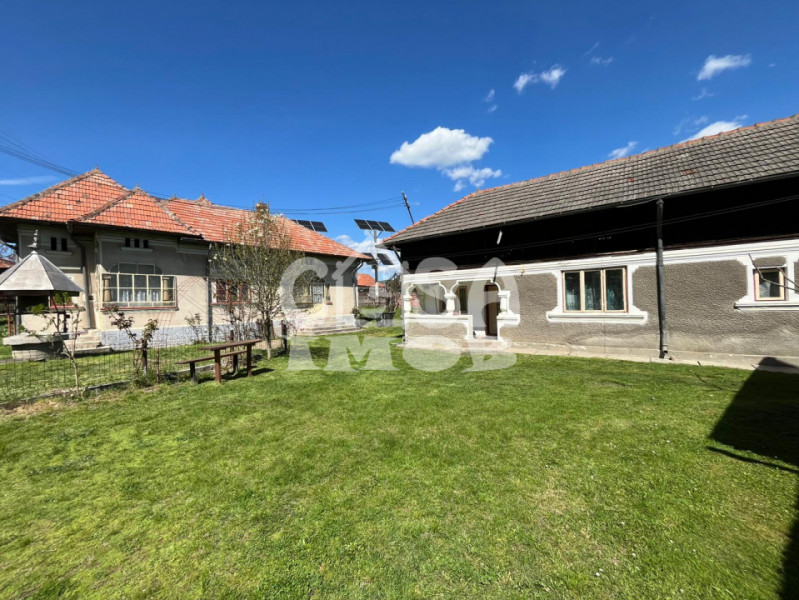 Vanzare 3 corpuri de casă pe același teren - locuinta multifamiliala