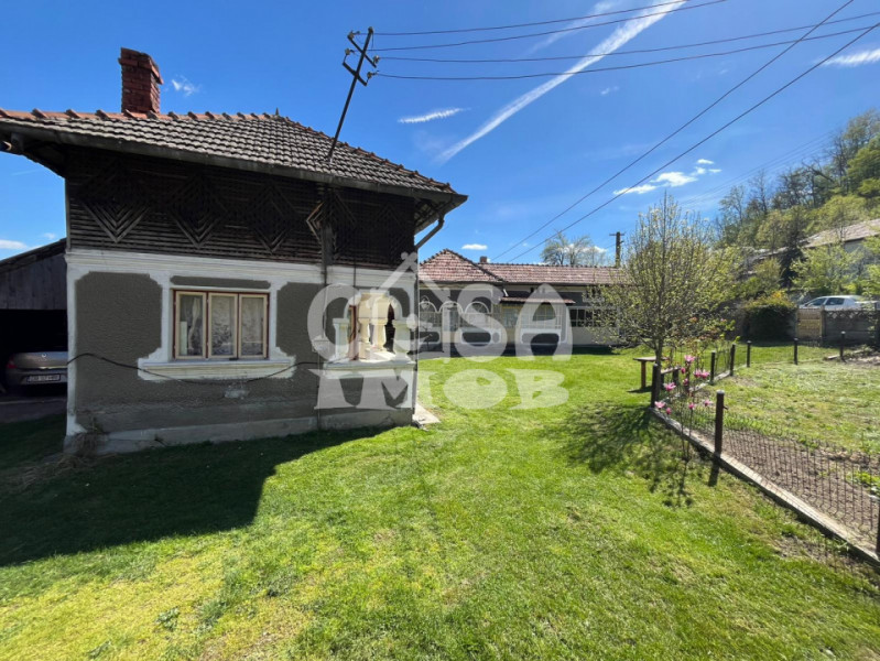 Vanzare 3 corpuri de casă pe același teren - locuinta multifamiliala