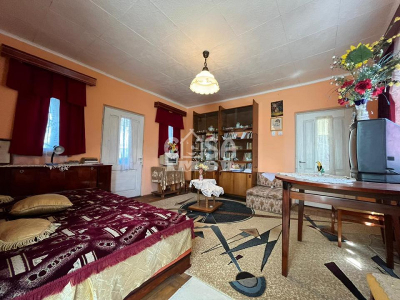 Vânzare casă multifamilială și teren în com.Tătărani - Căprioru, jud. Dâmbovița