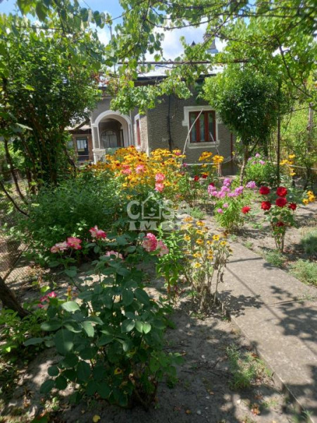 Casă la Doicesti cu teren de 1300 mp livadă și acces rapid către Târgoviște