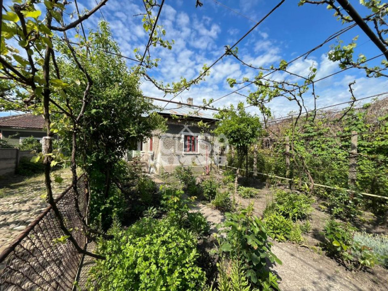 Casă la Doicesti cu teren de 1300 mp livadă și acces rapid către Târgoviște