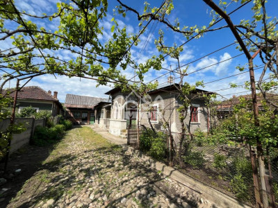 Casă la Doicesti cu teren de 1300 mp livadă și acces rapid către Târgoviște