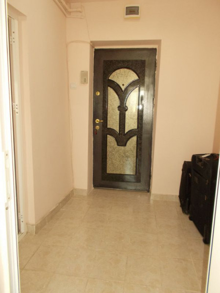 COMISION ZERO - Apartament 2 camere, micro 6, etaj 6, renovat, in Targoviste